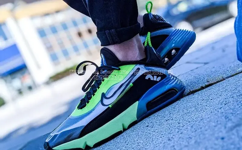 bsports登录入口光魔科技耐克 Air Zoom Superfly Elite 2 男子竞速跑鞋：轻
盈、透气，助力超越自我