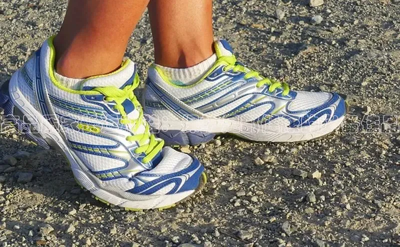 b体育在线登录网页版百度翻译高品质家长运动鞋：保护足部健康的必备佳品