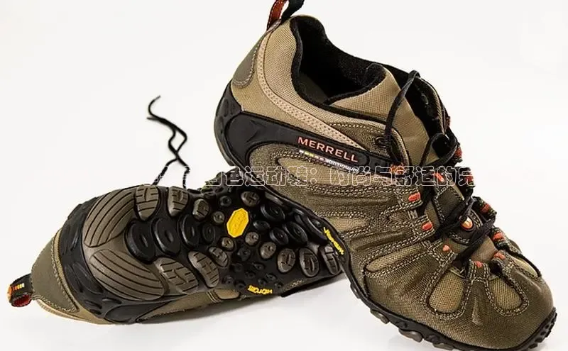 女童2025夏季新款白色运动鞋：时尚与舒适的完美结合