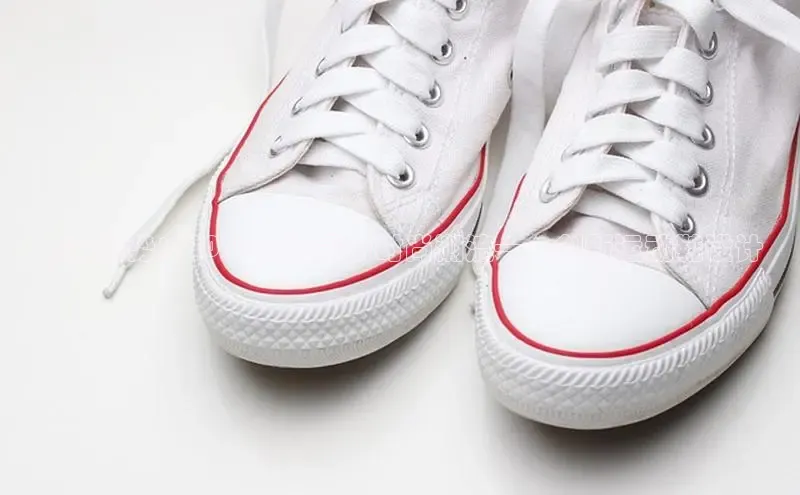 未来趋势：2025年的最新时尚潮流——创新运动鞋设计