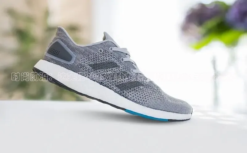 时尚前沿：达芙妮2025爆款女鞋的优雅魅力与潮流趋势