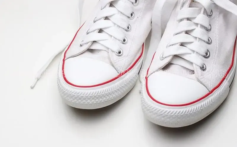 2025新款镂空设计潮流男童运动鞋：引领风尚的儿童时尚单品